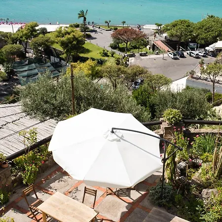 Alojamento de Acomodação e Pequeno-almoço Casa Antonio Barano dʼIschia